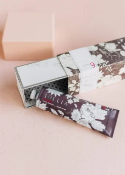 In Love Shea Butter Handcreme -Clinique Sales Store InLove hand cream 3 2048x 307a25d7 2c27 421b 9cbb 5b8e9abfcc4a