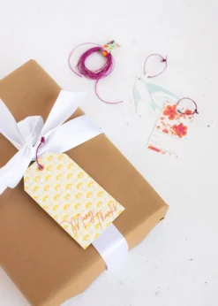 Limited Edition Gift Tag Kit 8 Limited Edition Gift Tag Kit -Clinique Sales Store LOF Gift Tag 04