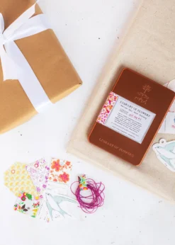 Limited Edition Gift Tag Kit 9 Limited Edition Gift Tag Kit -Clinique Sales Store LOF Gift Tag 05